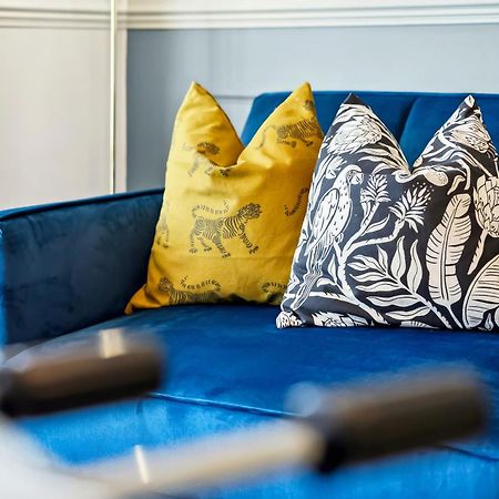 Long Term And Summer Special Offer! 5-Bedroom Spacious, Stunning Design, Sociable Areas & Cosy House Near South Downs Park, Sleeps 11 With Games Room, Private Parking And Garden- By Blue Puffin Stays Waterlooville Exterior photo