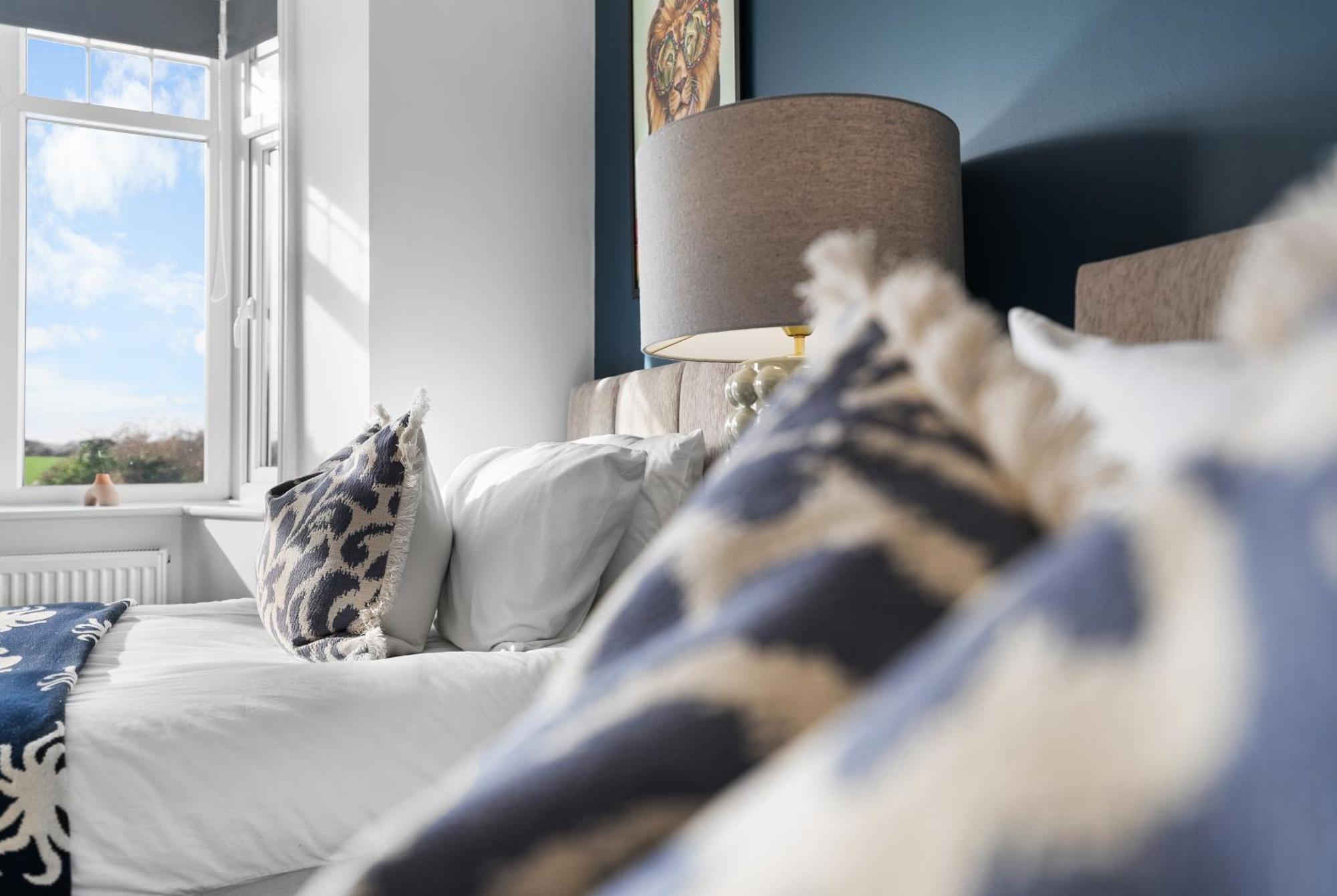 Long Term And Summer Special Offer! 5-Bedroom Spacious, Stunning Design, Sociable Areas & Cosy House Near South Downs Park, Sleeps 11 With Games Room, Private Parking And Garden- By Blue Puffin Stays Waterlooville Exterior photo