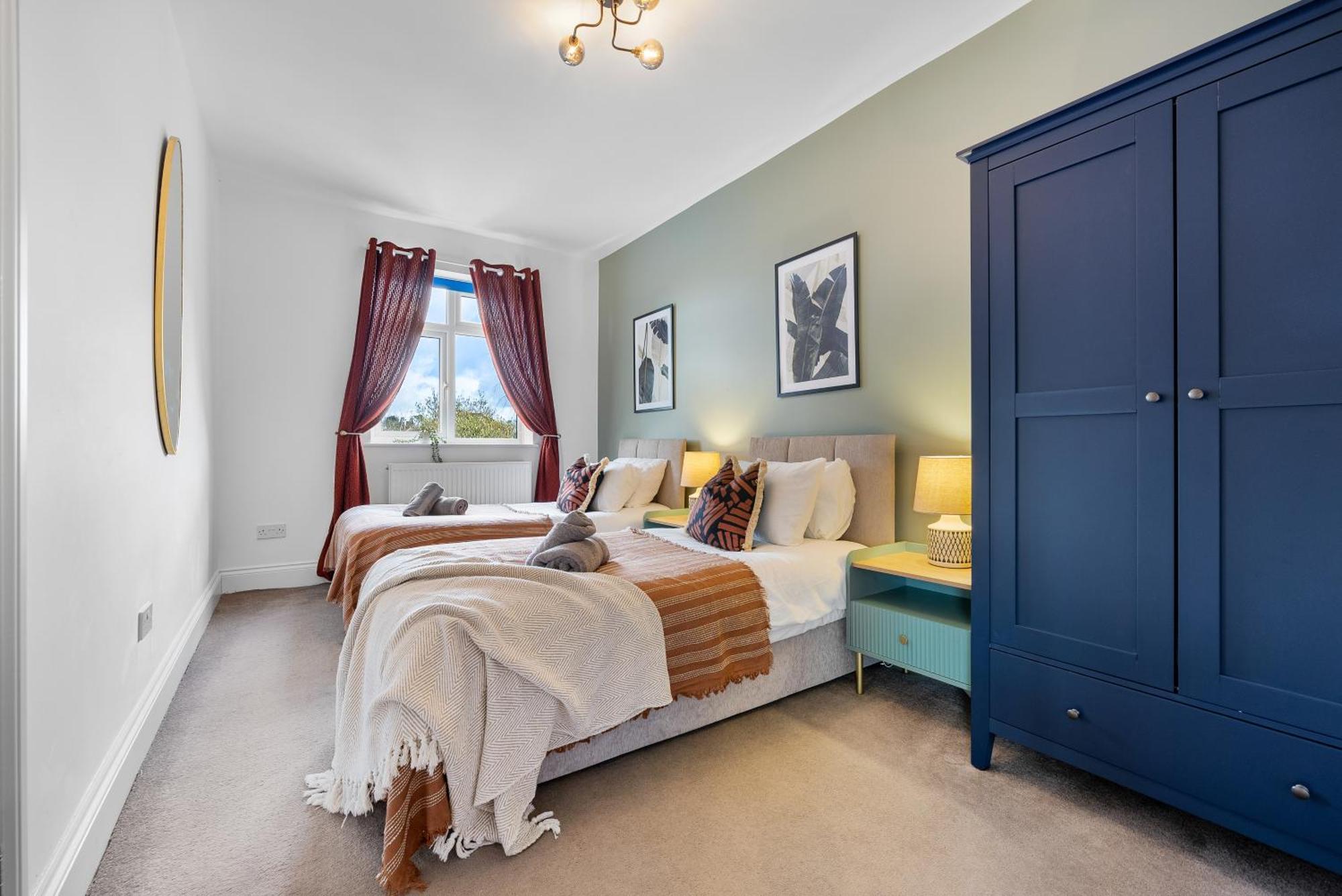 Long Term And Summer Special Offer! 5-Bedroom Spacious, Stunning Design, Sociable Areas & Cosy House Near South Downs Park, Sleeps 11 With Games Room, Private Parking And Garden- By Blue Puffin Stays Waterlooville Exterior photo