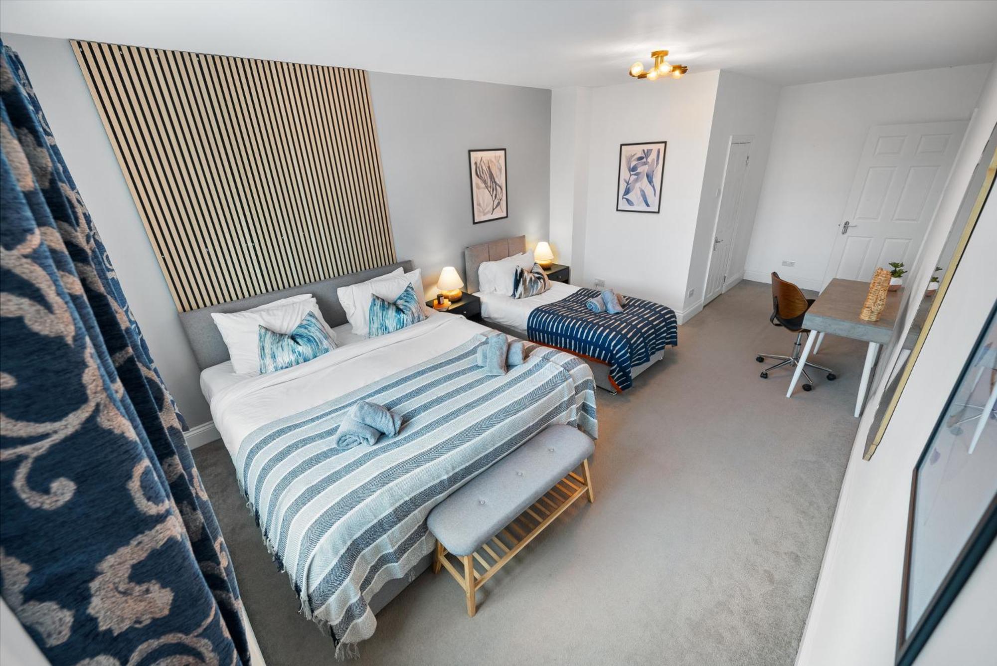 Long Term And Summer Special Offer! 5-Bedroom Spacious, Stunning Design, Sociable Areas & Cosy House Near South Downs Park, Sleeps 11 With Games Room, Private Parking And Garden- By Blue Puffin Stays Waterlooville Exterior photo