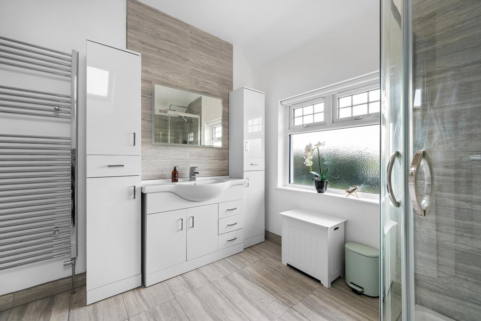 Long Term And Summer Special Offer! 5-Bedroom Spacious, Stunning Design, Sociable Areas & Cosy House Near South Downs Park, Sleeps 11 With Games Room, Private Parking And Garden- By Blue Puffin Stays Waterlooville Exterior photo