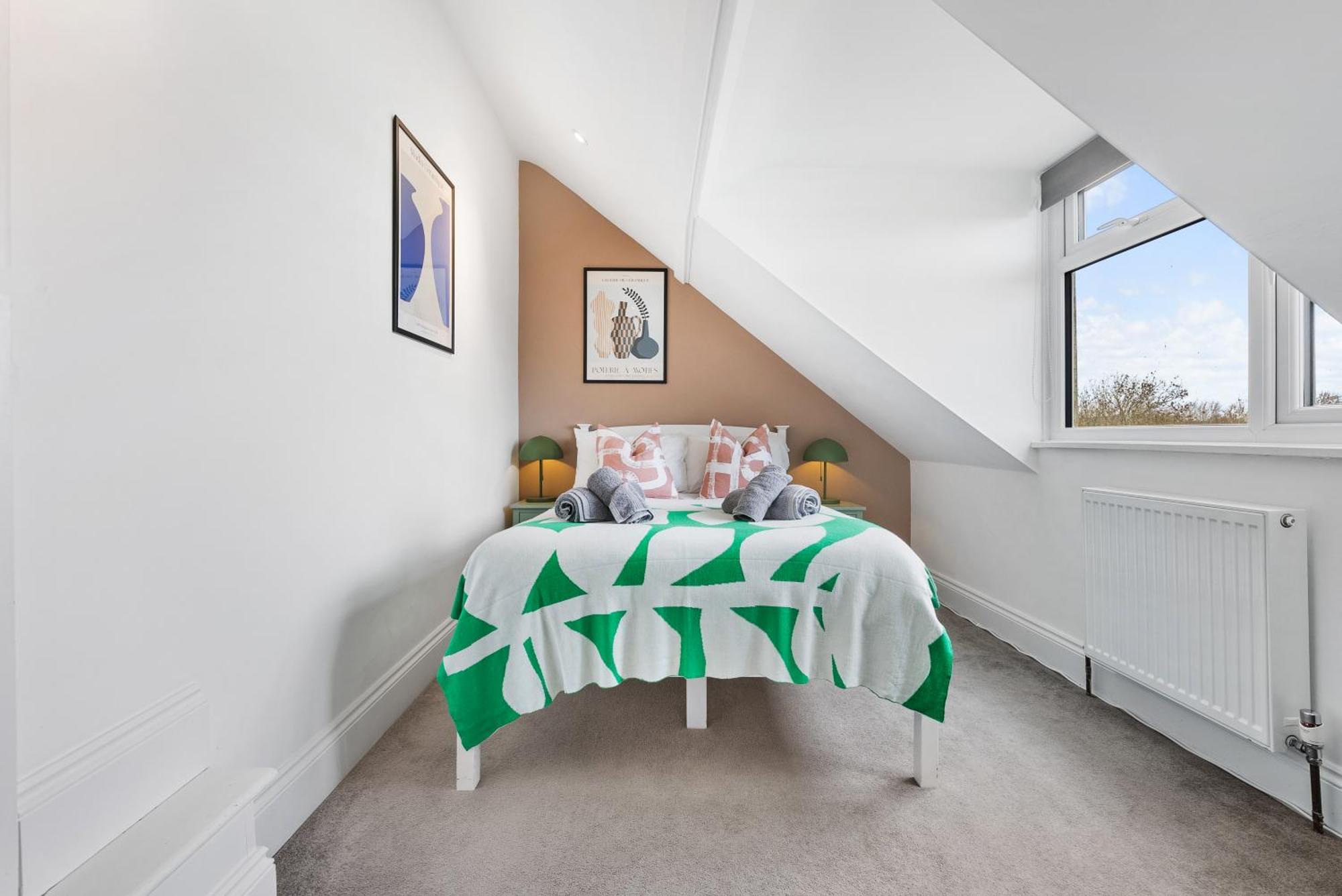 Long Term And Summer Special Offer! 5-Bedroom Spacious, Stunning Design, Sociable Areas & Cosy House Near South Downs Park, Sleeps 11 With Games Room, Private Parking And Garden- By Blue Puffin Stays Waterlooville Exterior photo