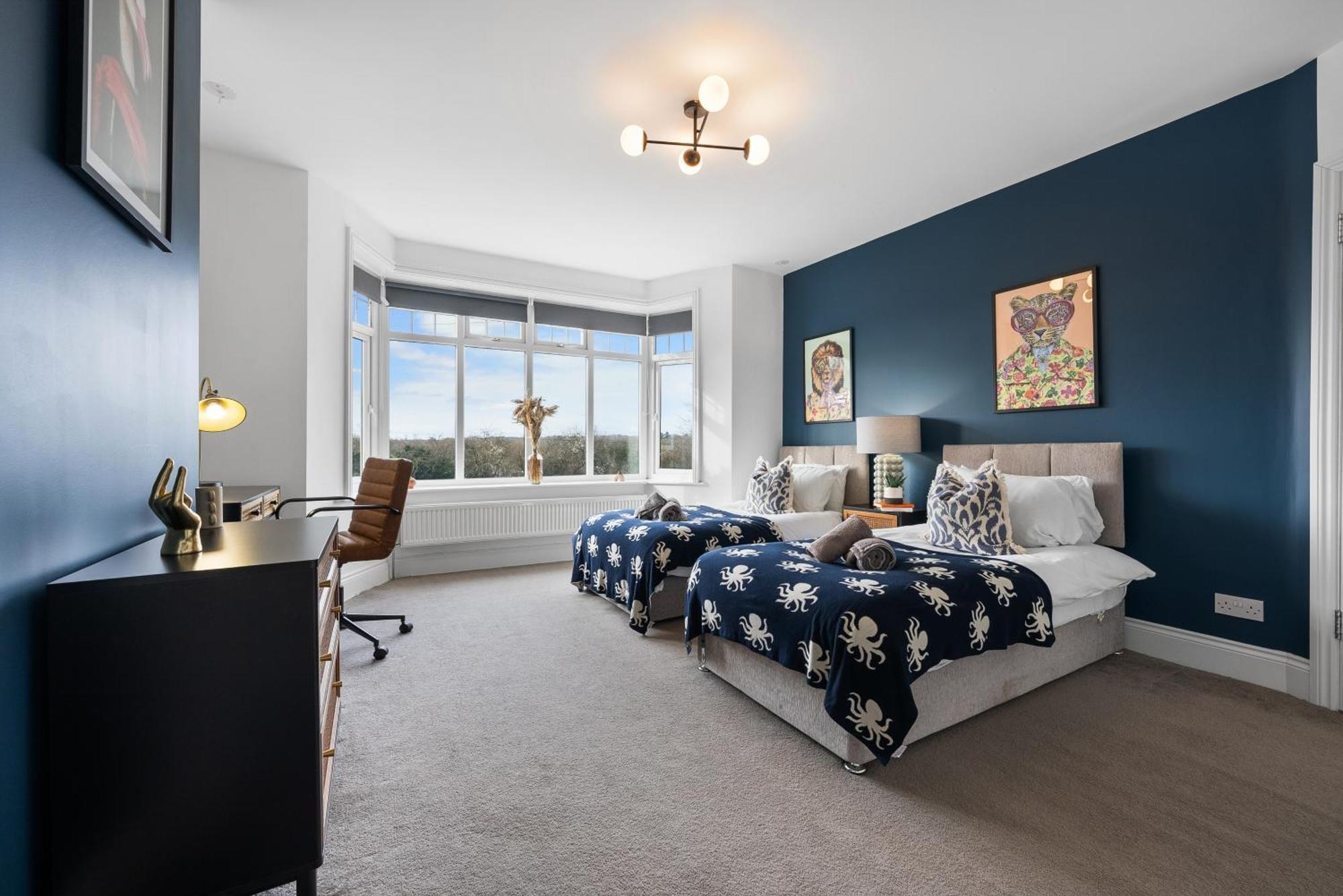 Long Term And Summer Special Offer! 5-Bedroom Spacious, Stunning Design, Sociable Areas & Cosy House Near South Downs Park, Sleeps 11 With Games Room, Private Parking And Garden- By Blue Puffin Stays Waterlooville Exterior photo