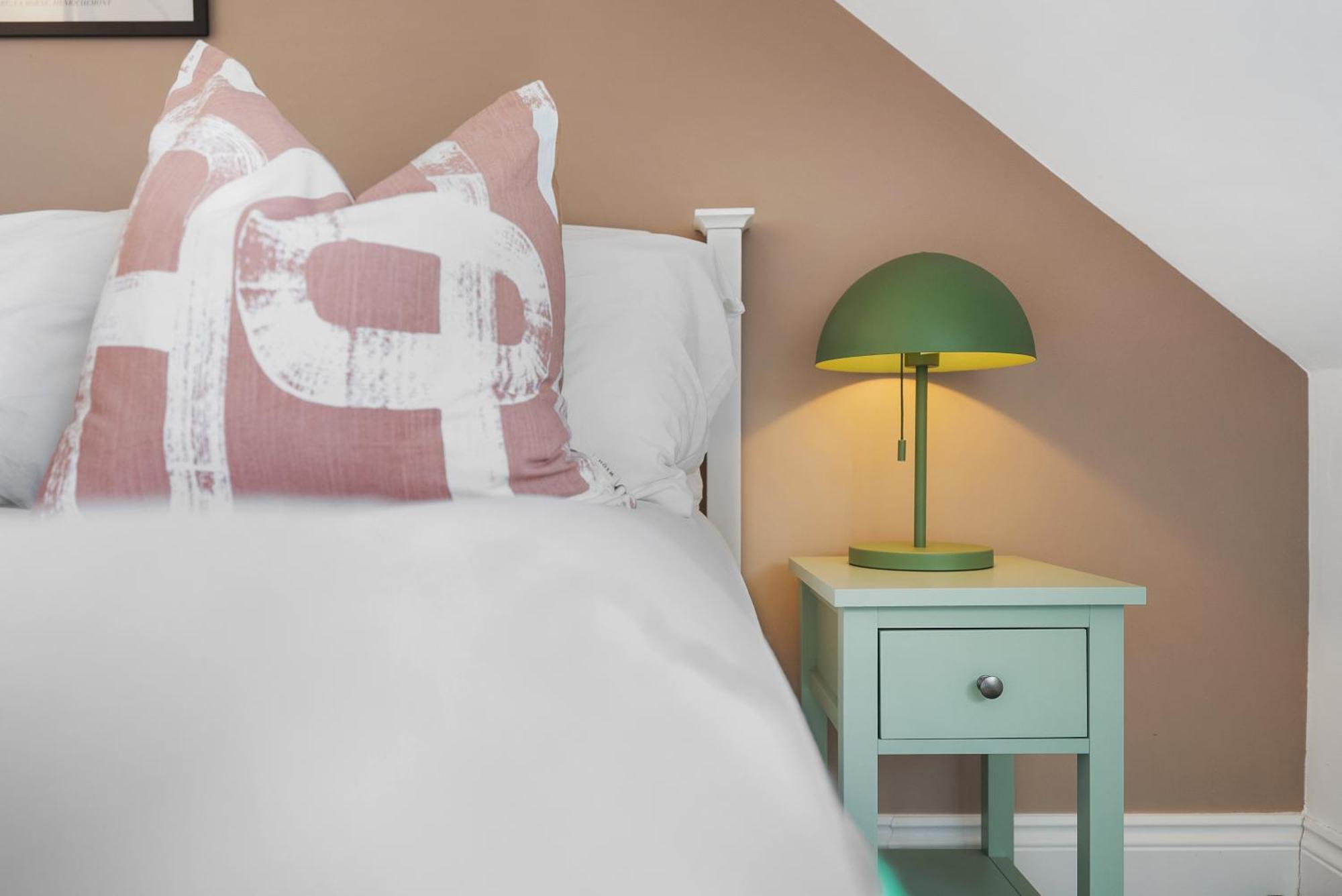Long Term And Summer Special Offer! 5-Bedroom Spacious, Stunning Design, Sociable Areas & Cosy House Near South Downs Park, Sleeps 11 With Games Room, Private Parking And Garden- By Blue Puffin Stays Waterlooville Exterior photo