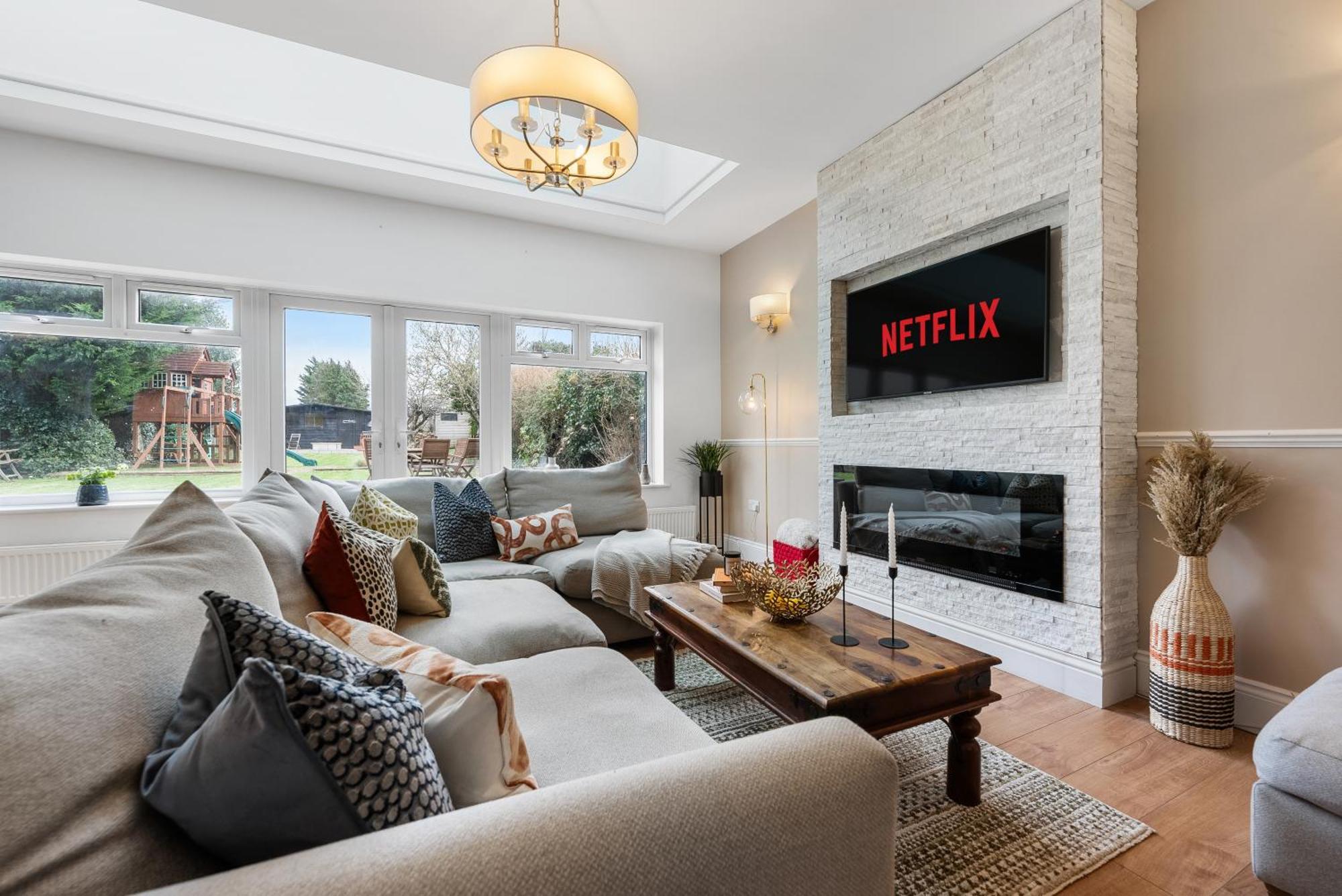Long Term And Summer Special Offer! 5-Bedroom Spacious, Stunning Design, Sociable Areas & Cosy House Near South Downs Park, Sleeps 11 With Games Room, Private Parking And Garden- By Blue Puffin Stays Waterlooville Exterior photo