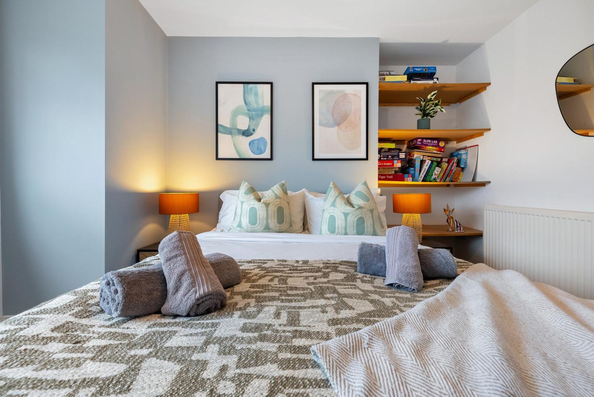 Long Term And Summer Special Offer! 5-Bedroom Spacious, Stunning Design, Sociable Areas & Cosy House Near South Downs Park, Sleeps 11 With Games Room, Private Parking And Garden- By Blue Puffin Stays Waterlooville Exterior photo