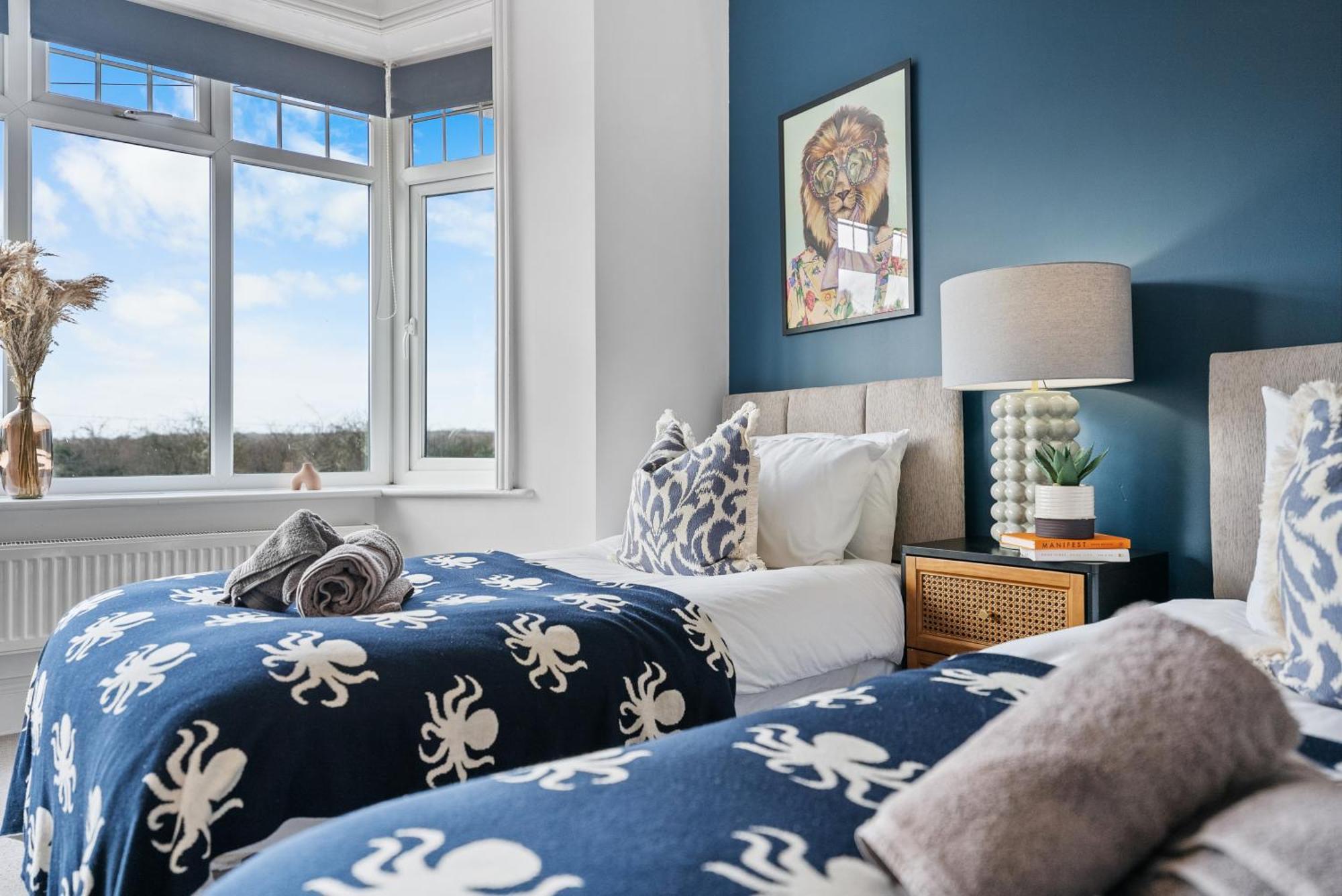 Long Term And Summer Special Offer! 5-Bedroom Spacious, Stunning Design, Sociable Areas & Cosy House Near South Downs Park, Sleeps 11 With Games Room, Private Parking And Garden- By Blue Puffin Stays Waterlooville Exterior photo