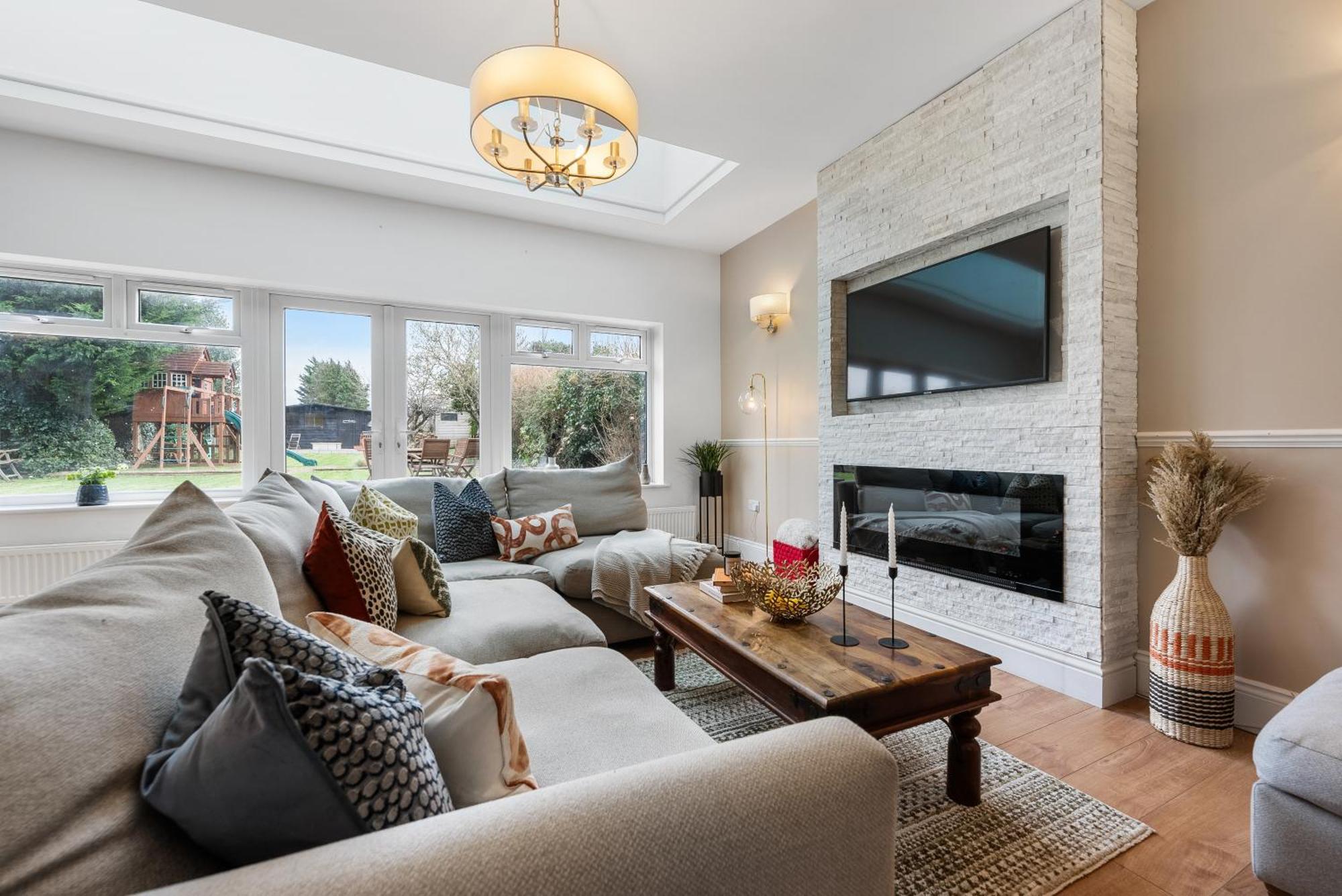Long Term And Summer Special Offer! 5-Bedroom Spacious, Stunning Design, Sociable Areas & Cosy House Near South Downs Park, Sleeps 11 With Games Room, Private Parking And Garden- By Blue Puffin Stays Waterlooville Exterior photo