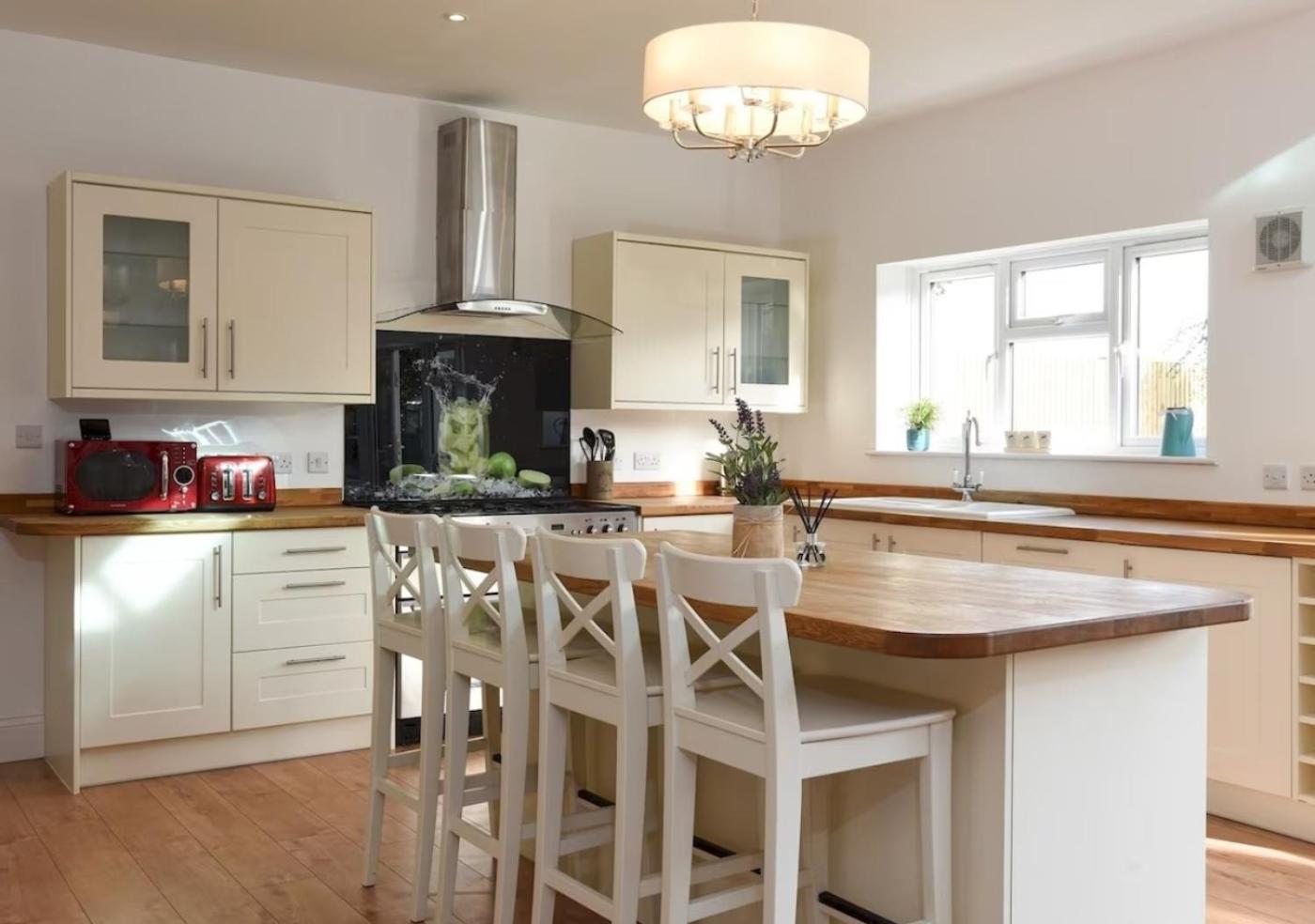 Long Term And Summer Special Offer! 5-Bedroom Spacious, Stunning Design, Sociable Areas & Cosy House Near South Downs Park, Sleeps 11 With Games Room, Private Parking And Garden- By Blue Puffin Stays Waterlooville Exterior photo